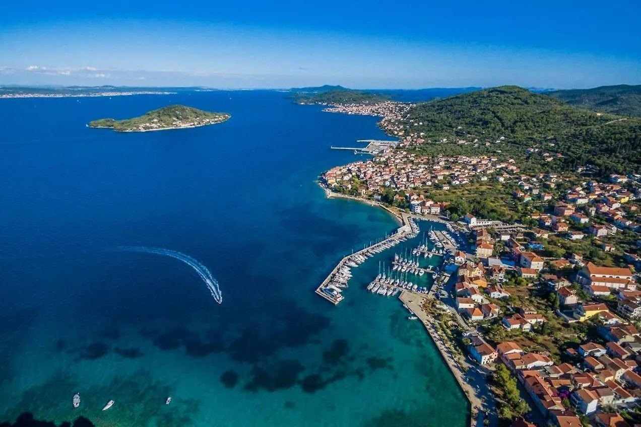Apartments With A Parking Space Preko, Ugljan - 8224 Croatia