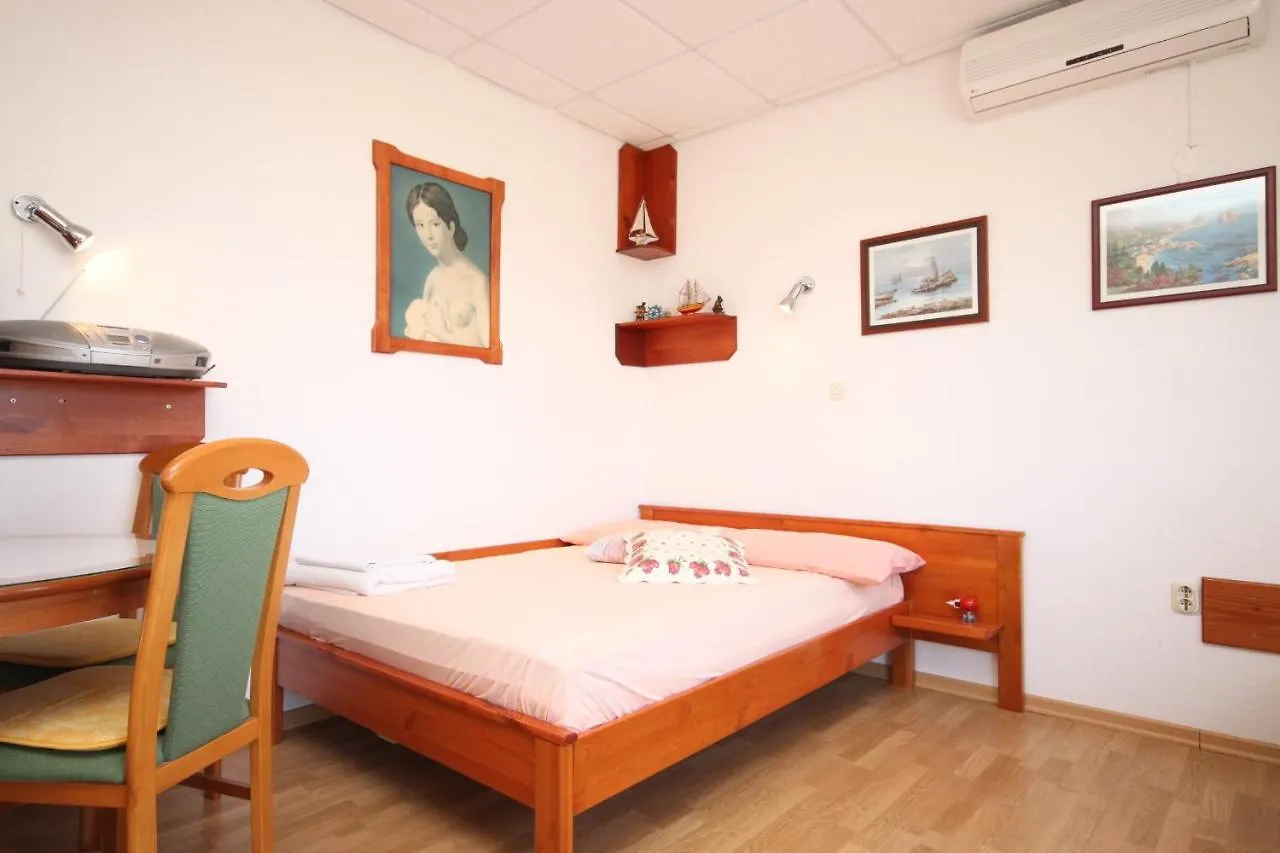 Apartments With A Parking Space Preko, Ugljan - 8224 Croatia