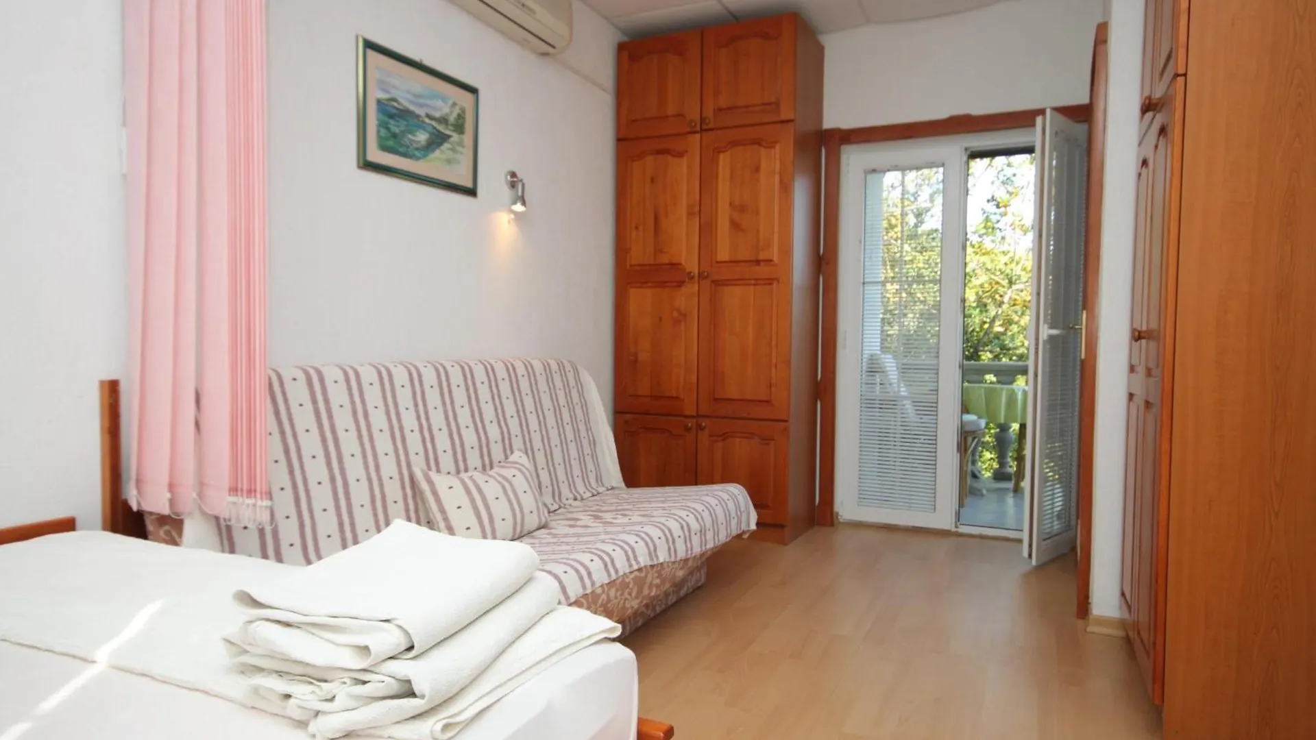 Apartments With A Parking Space Preko, Ugljan - 8224 Croatia